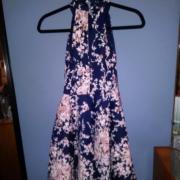 Semi Formal dress in size 1/2 - Picture 2 of 6